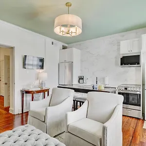 https://azalea-at-gordon-inn-gorgeous-designer-apartment-heated.top-hotels-in-savannah.com